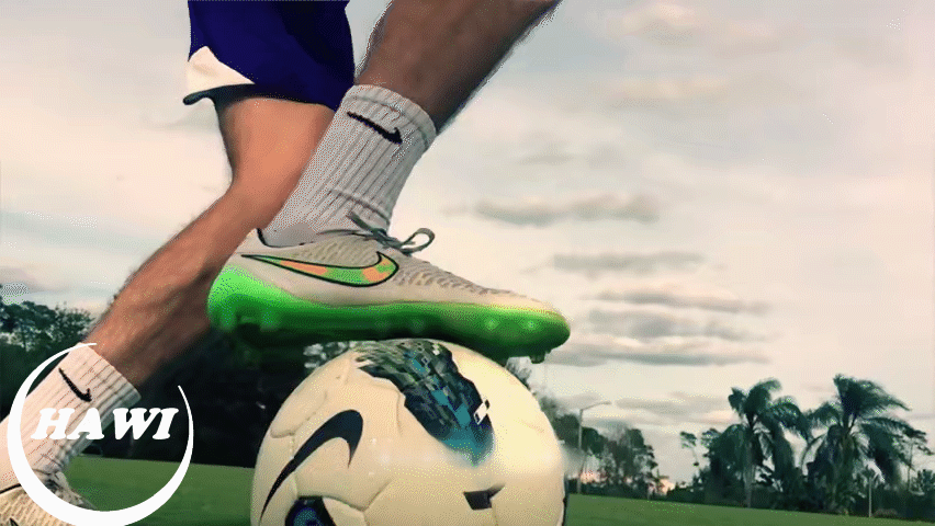 足球技巧人人必会的五种急停转身过人技巧