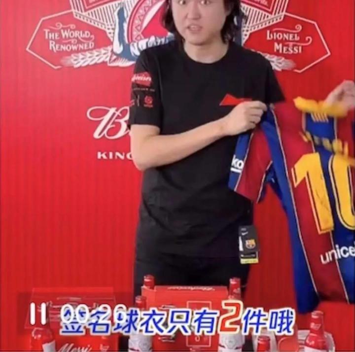 (注:icons出品的签名商品都不会带有原球衣公司的吊牌) 在王涛的抖音