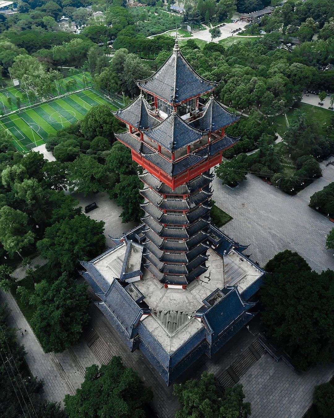 位于成都塔子山公园九天塔旁67