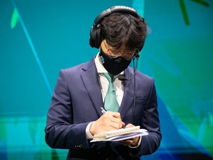 dk教练kkoma:即使赢下半决赛,准备msi决赛的时间也太短了