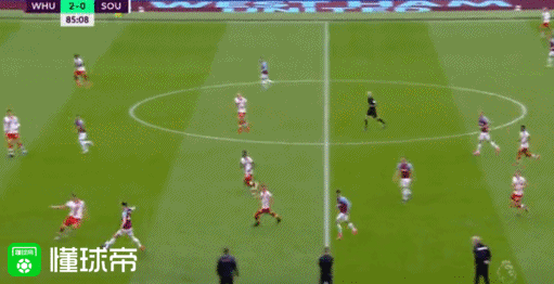 第19分钟,萨利苏混战中将球在门线解围.