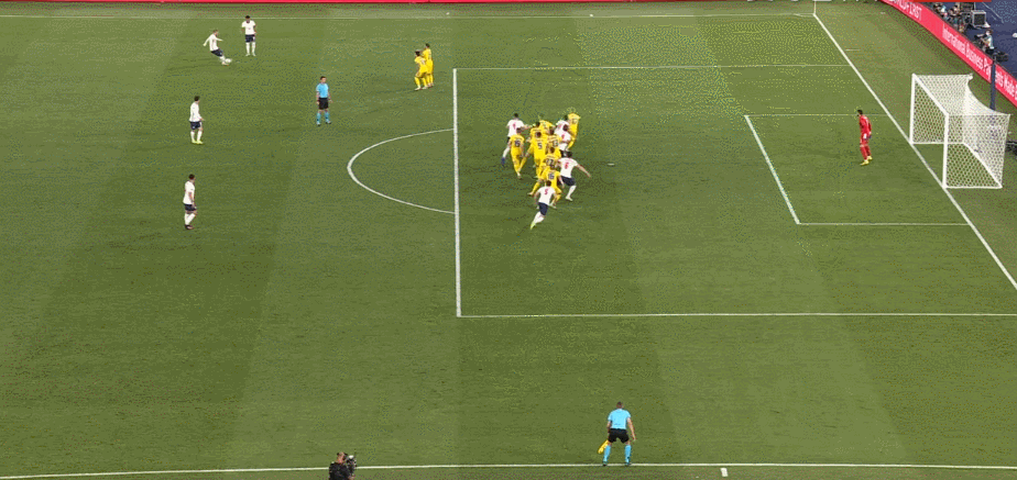 (图)索斯盖特和助手拉塞尔将美式橄榄球的攻防技巧引入三狮军团的