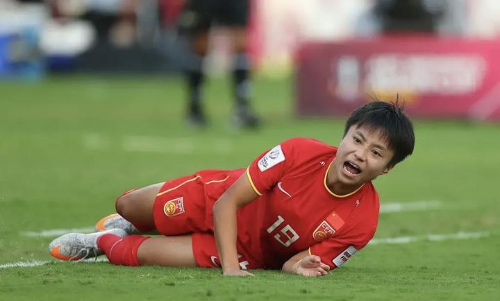 铿锵玫瑰用实际行动诠释女足精神广州女足张琳艳未来可期