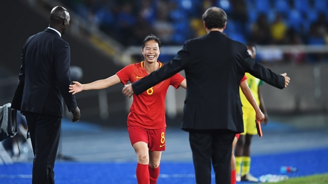 近日,中国女足球员谭茹殷接受了fifa 的采访,fifa官方以"新兴的铿锵