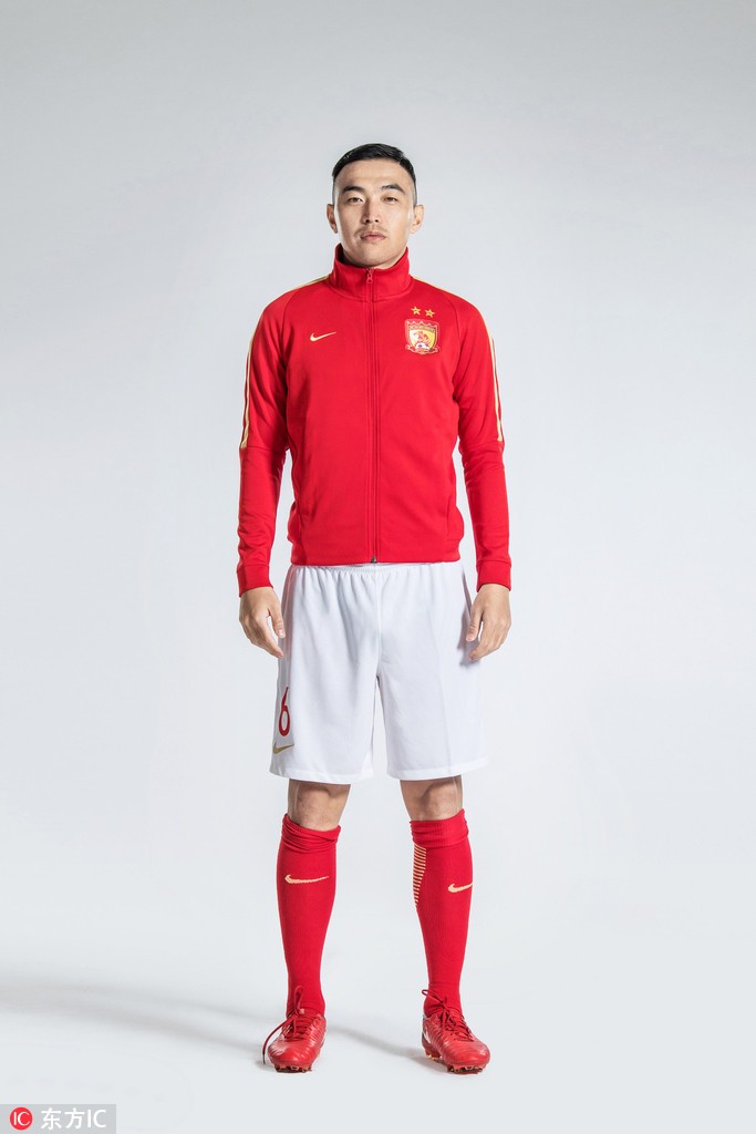 图集:恒大全队新赛季官方全身照,教练球员帅气摆拍