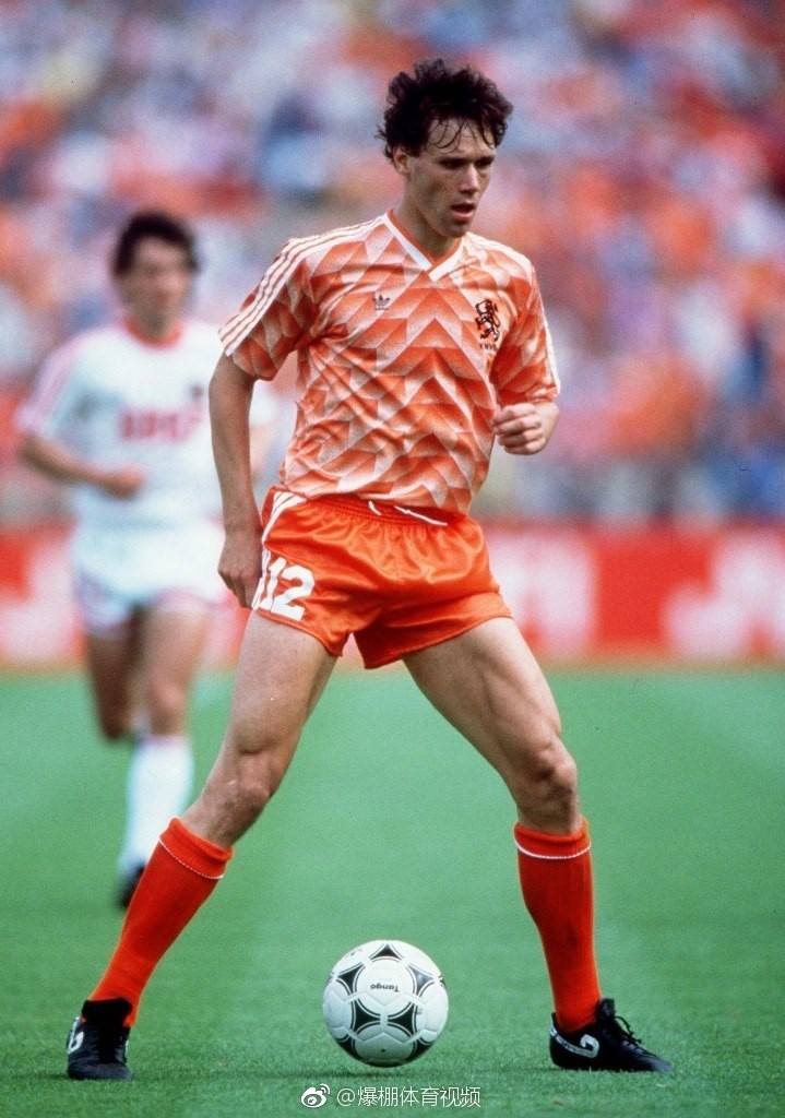 世界杯一百单八将第79位:地速星中箭虎范-巴斯滕