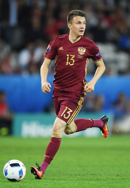 壁纸秀:戈洛文,颜值与球技并存!