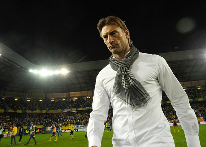 的是,目前科特迪瓦的主帅雷纳德正是当年勒鲁瓦在上海中远队的助手