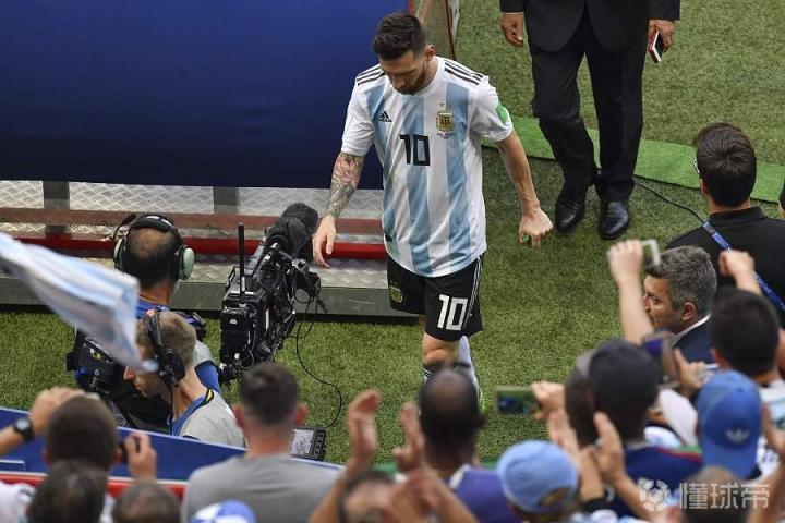 别了梅西一个寞落的孤胆英雄挥手告别却说不出再见