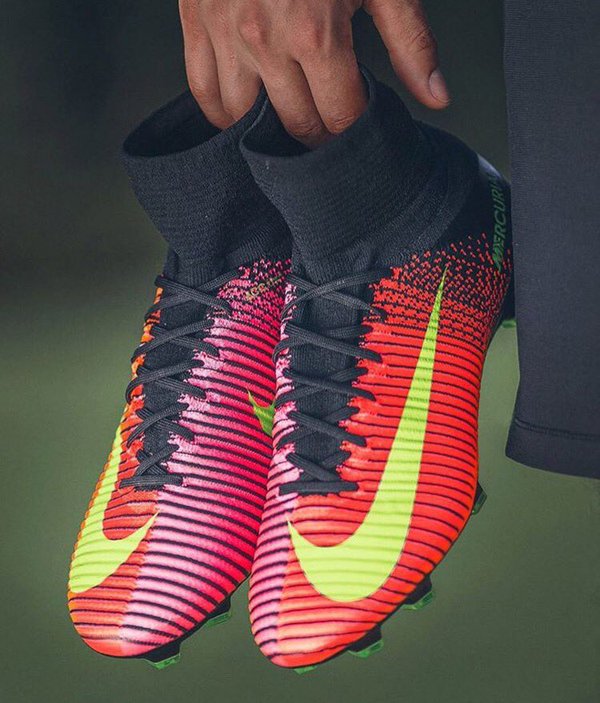 欧冠决赛之夜c罗要穿着全新刺客战靴