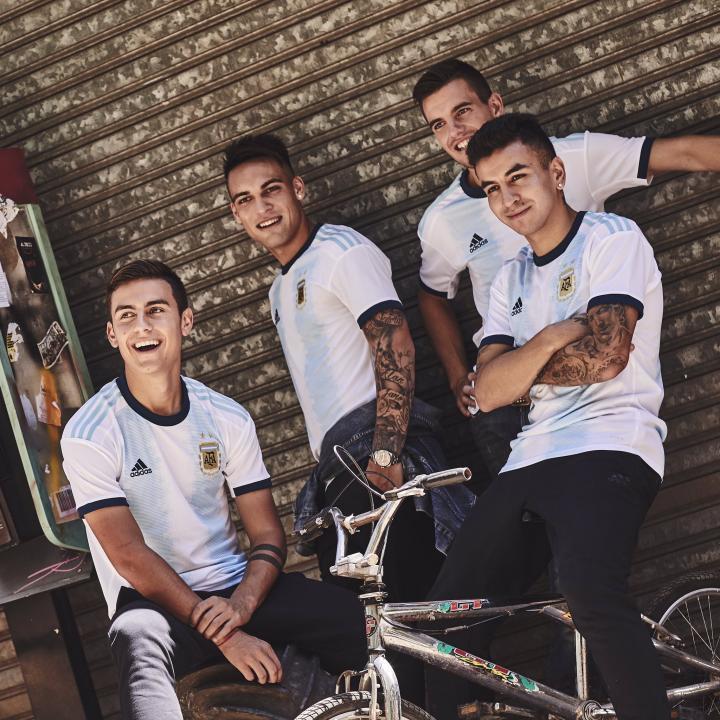 你的新球衣,和你的阿根廷男模队