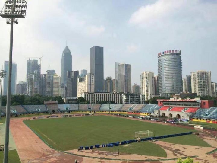 一座球场一段球史新华路体育场