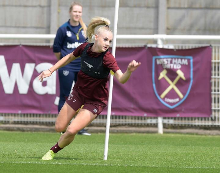 明天,西汉姆联女足将与曼城争夺足总杯冠军