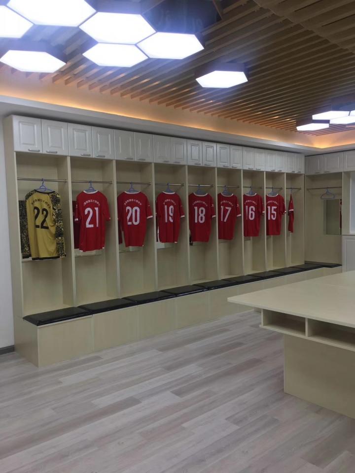 天津五十四中足球队更衣室改造完成