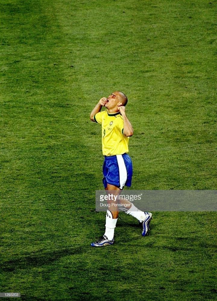 轮回中杀死你的情怀罗纳尔多最经典战靴98世界杯银蓝水星