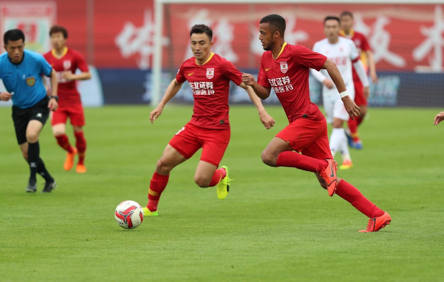 谭龙时隔八轮再破门,亚泰主场1比1平辽宁宏运