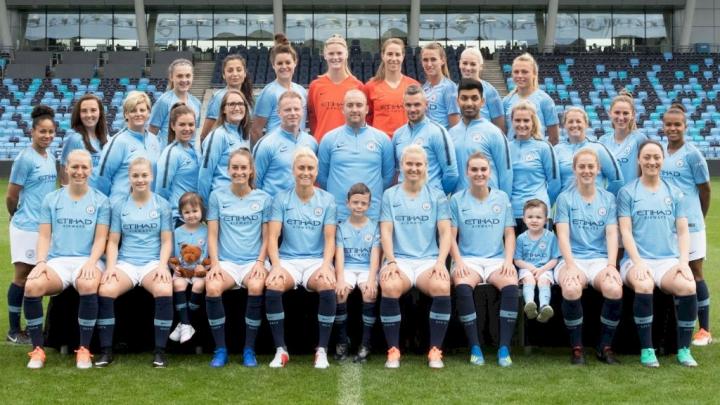 曼城2018/19赛季全家福已出!快来收藏!