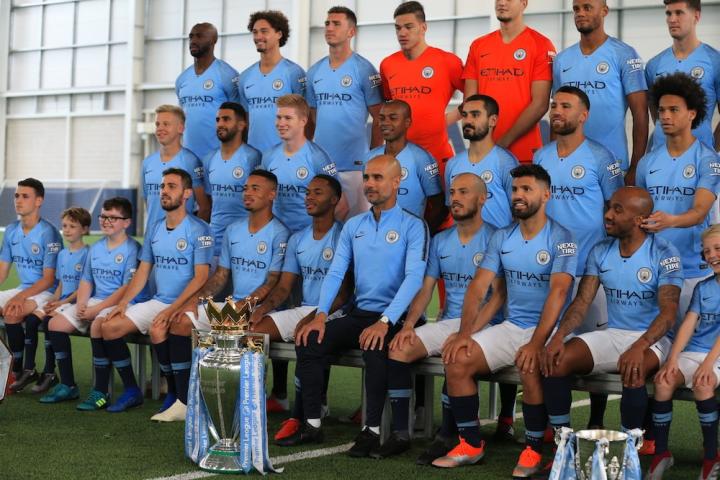 曼城2018/19赛季全家福已出!快来收藏!