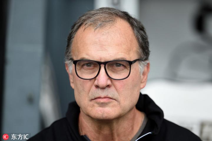 单曲《johnny b goode》讲述了一位出身贫寒的乡村吉他男孩的成长故事