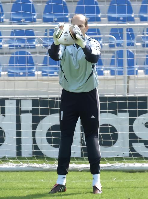 守门员不同情况下接球的几种方式