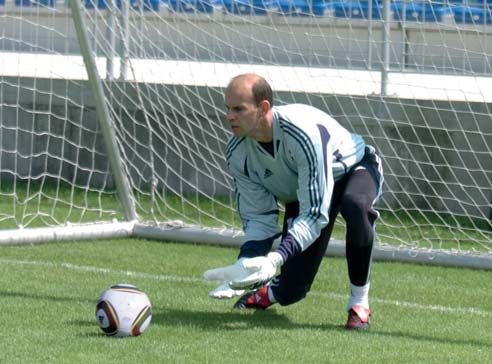 守门员不同情况下接球的几种方式