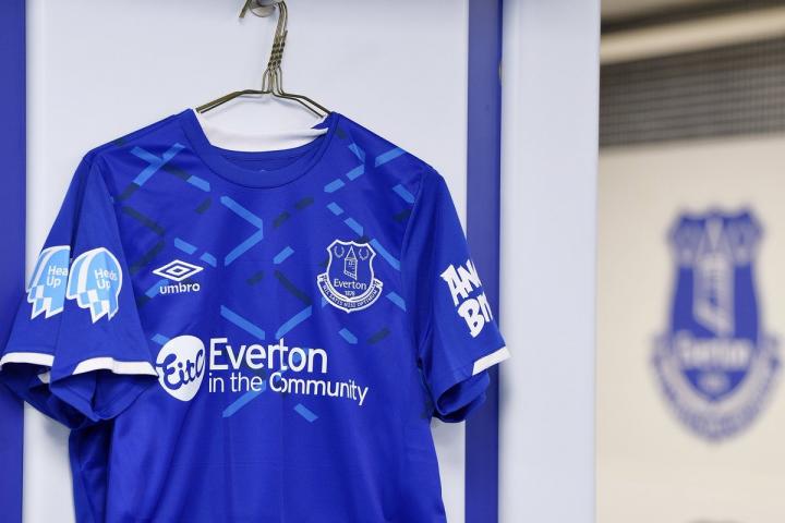 为庆祝官方慈善协会成立25周年埃弗顿更换球衣胸前广告