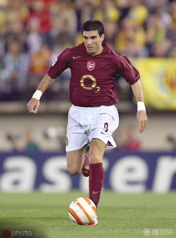 图集雷耶斯挥挥手向他辉煌的一生完成了告别