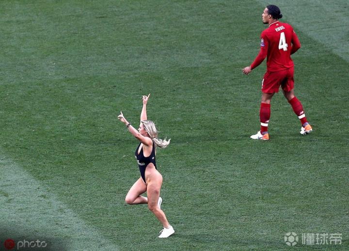 疯狂的女球迷,身着连体泳衣进入欧冠决赛场地|利物浦|托特纳姆热刺|懂