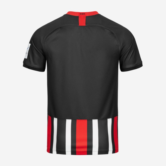 正值俱乐部成立120周年法兰克福新赛季主场球衣发布