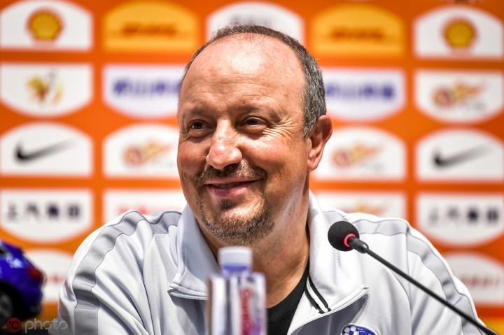 纽卡斯尔老板阿什利声称,贝尼特斯去中超就是为了钱,他不该从纽卡离开