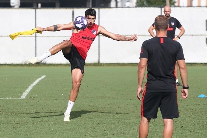 图片来源:推特 此前,马竞官方曾宣布莫拉塔右腿肌肉挛缩.