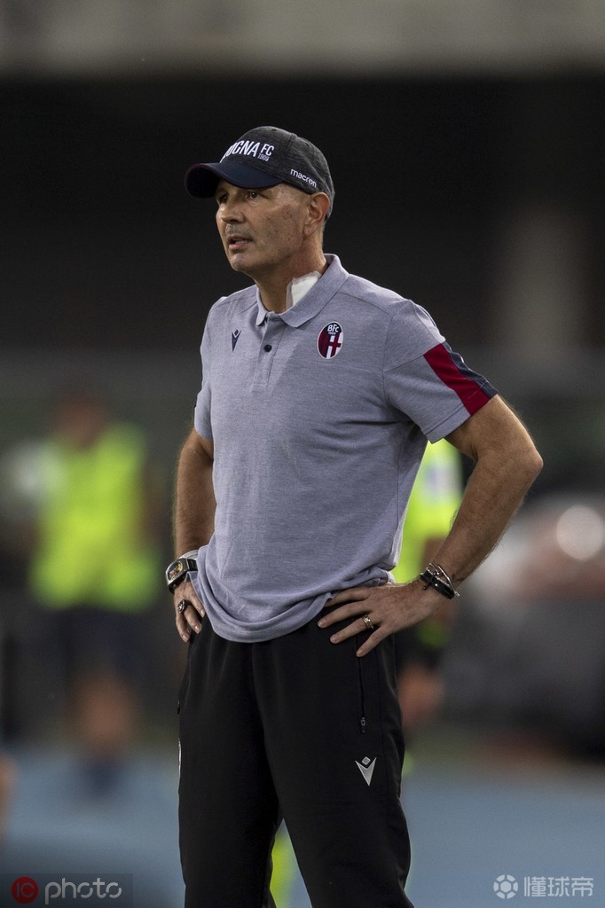 图集米哈伊洛维奇患白血病仍坚持指挥昔日硬汉瘦到脱相