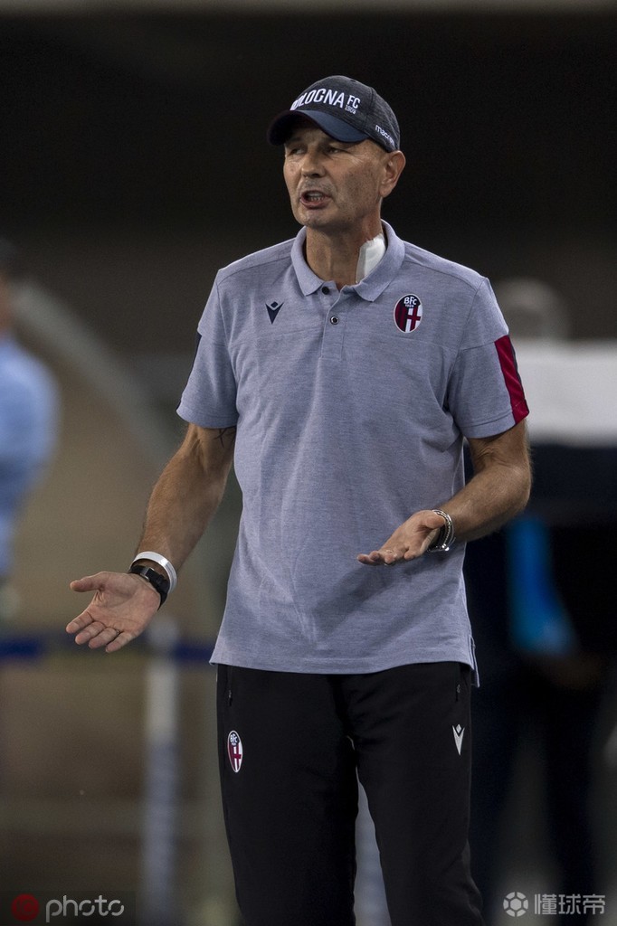 图集米哈伊洛维奇患白血病仍坚持指挥昔日硬汉瘦到脱相