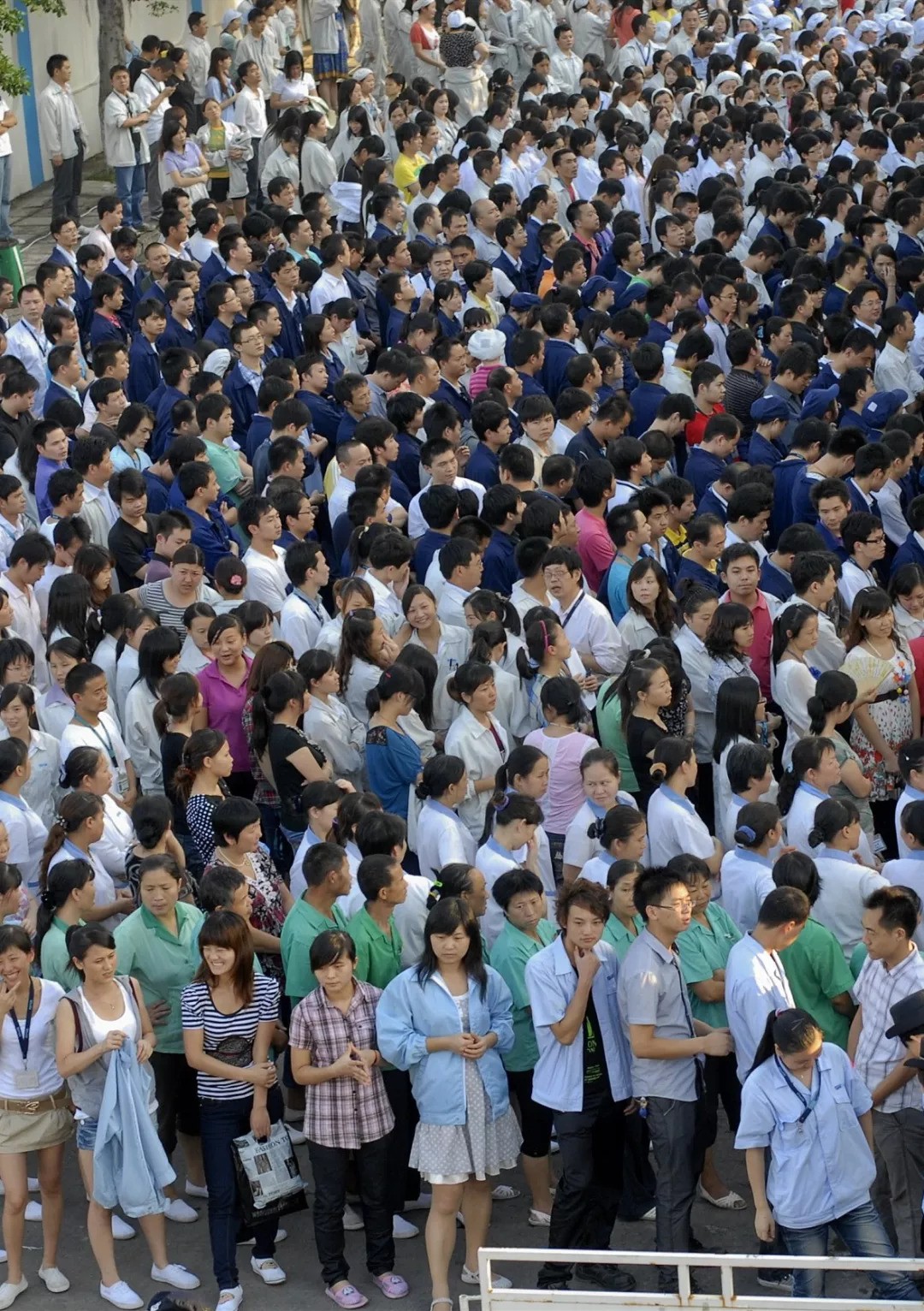 但教育的力量还不止于此 中国内地的高中生 每天花12.