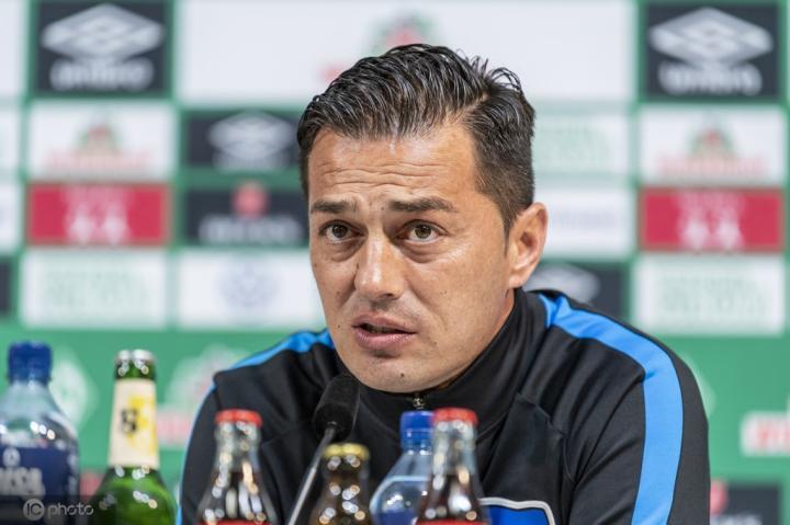 在主场迎战霍芬海姆的新闻发布会上,主教练乔维奇接受了采访,并谈到了