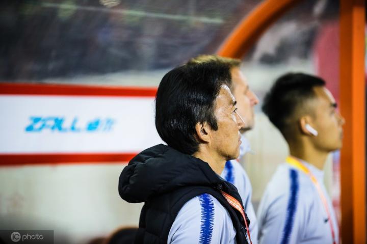 富力助教 球队不放弃比赛的韧劲值得褒奖 希望桂宏不断努力 广州富力 扎哈维 萨巴 桂宏 金波 懂球帝