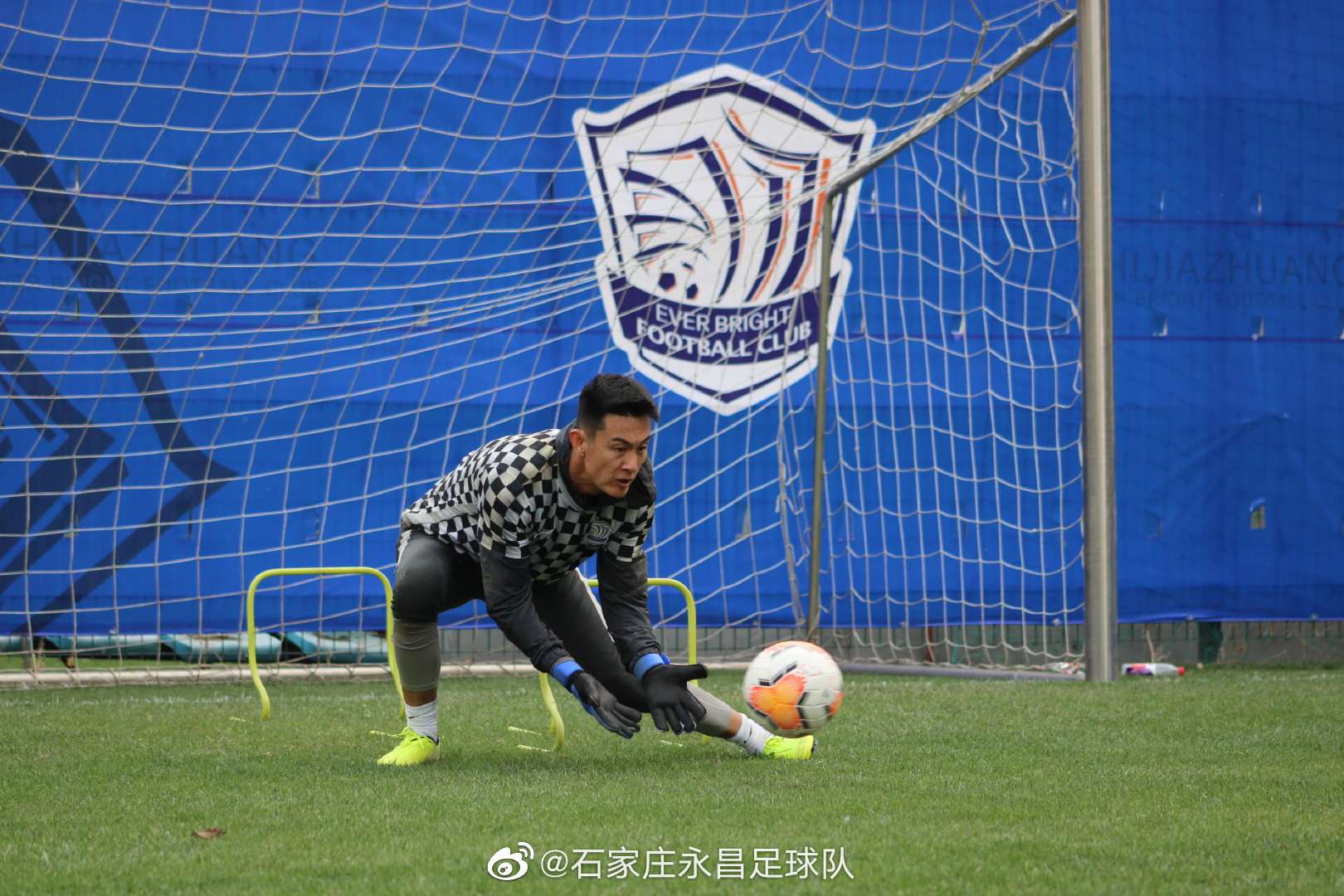 集结开练啦石家庄永昌踏上了修葺一新的训练场