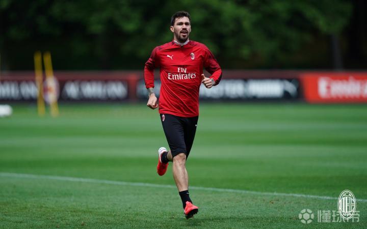 业精于勤荒于嬉米兰内洛的训练课不容半点马虎