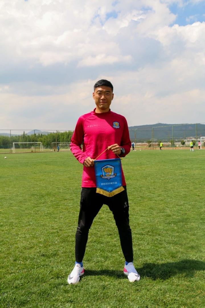 他认为云南昆陆的球员年龄结构极具发展潜力,俱乐部以青训为发展核心