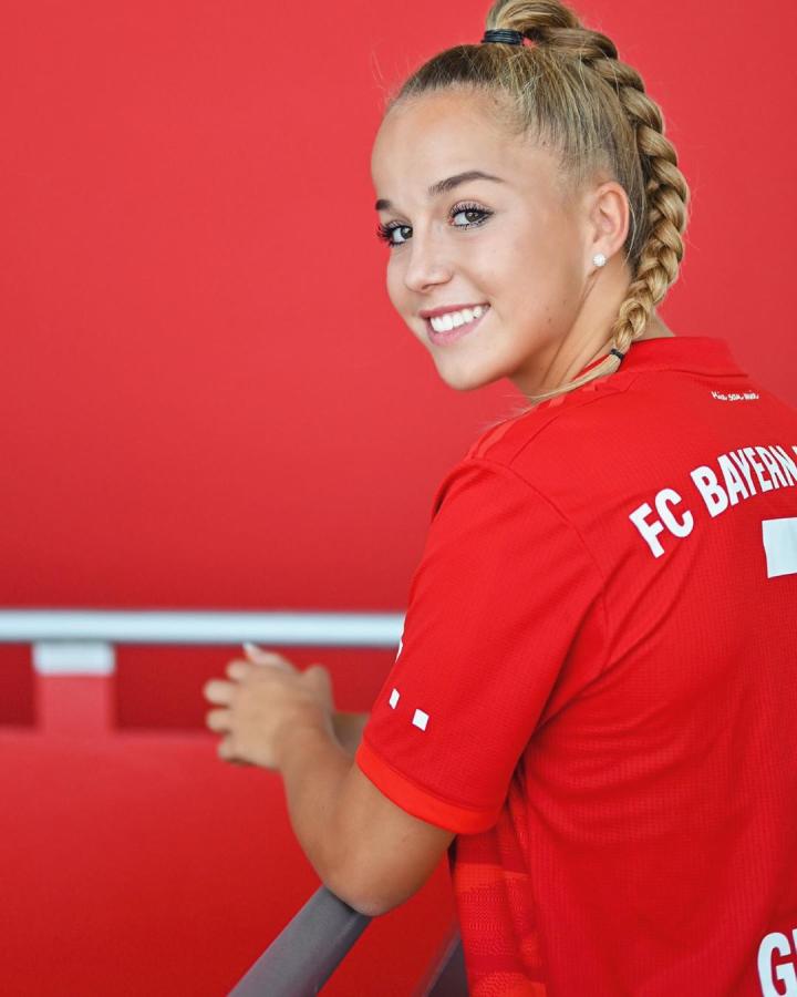 足球女孩:茱莉亚格温,人美心善的拜仁小天使|拜仁慕尼黑女足|格温|懂