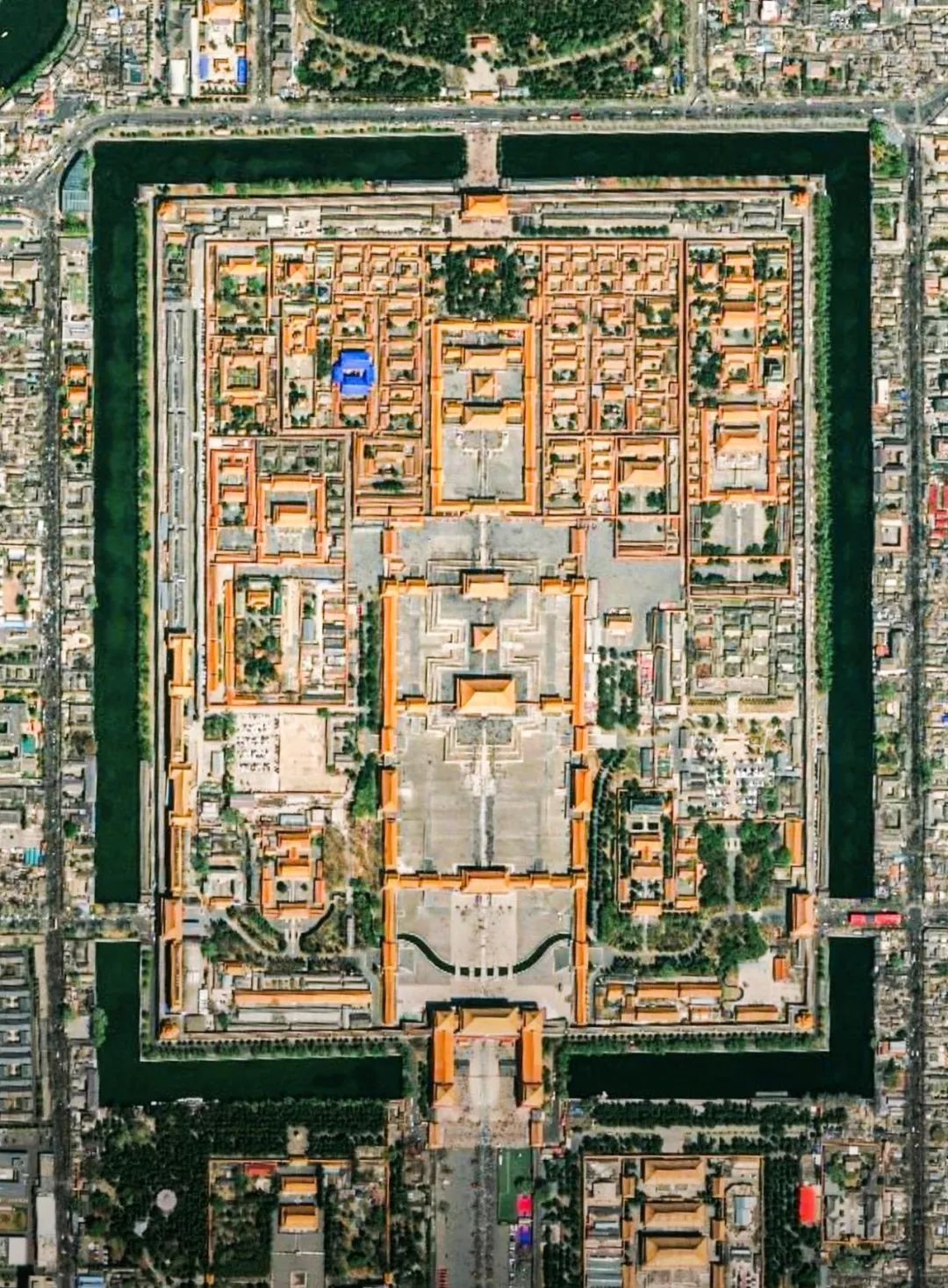 七进或九进的四合院这样的大四合院习惯上被称作"大宅门"(五进四合院