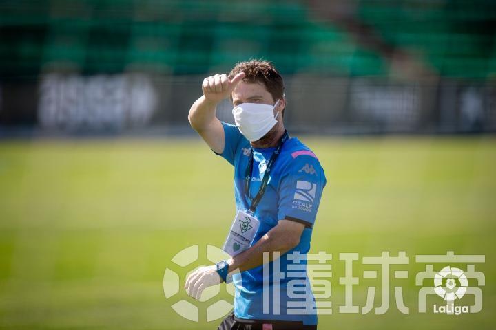 强度太大 贝蒂斯官方 主教练鲁比在训练中左臂轻微骨折 皇家贝蒂斯 鲁比 懂球帝