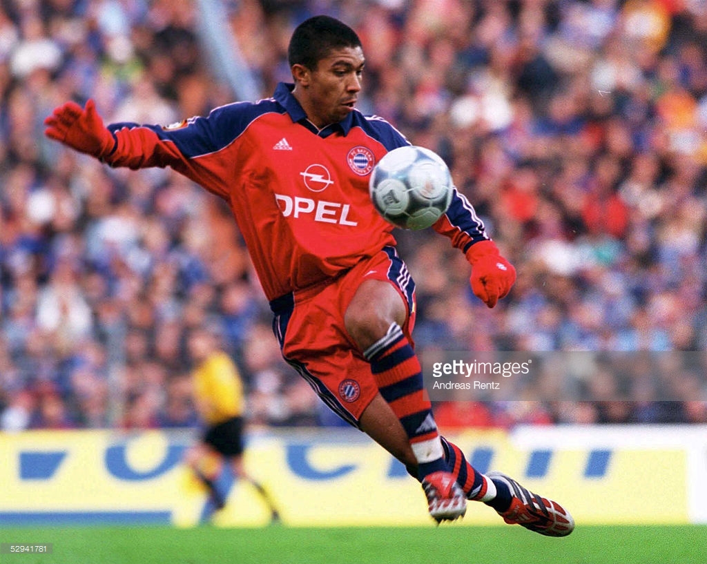 99-00赛季,拜仁和埃尔伯从零开始,埃尔伯在伤愈复出后,表现依旧出色