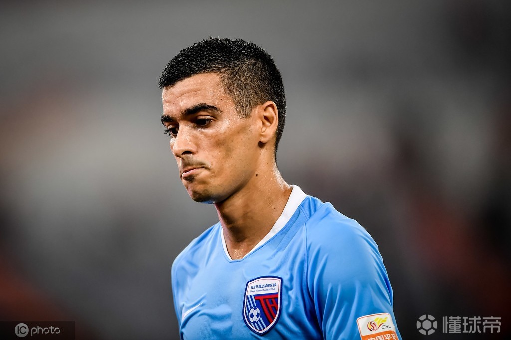 记者莱昂纳多现身鲁能训练基地并已参加合练