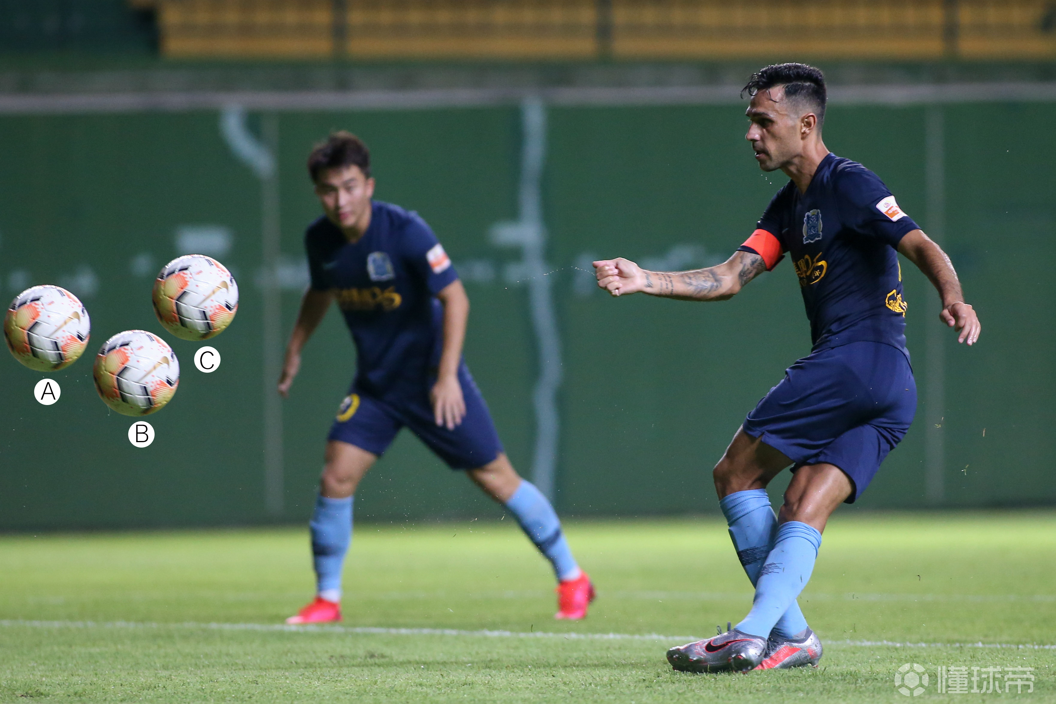 扎哈维插花脚再现江湖,请问球在哪里?