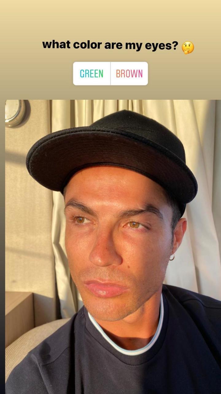 c罗晒自拍并询问网友:我眼睛是绿色还是褐色的?