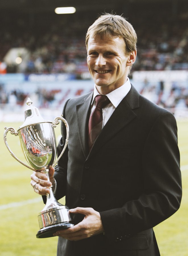 十六年前的今天,我锤签下泰迪·谢林汉姆3个赛季8.