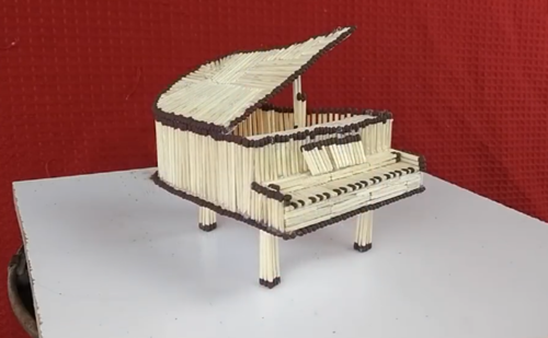 用45000根火柴拼出可喷火巨龙,火喷完了,龙还在吗?