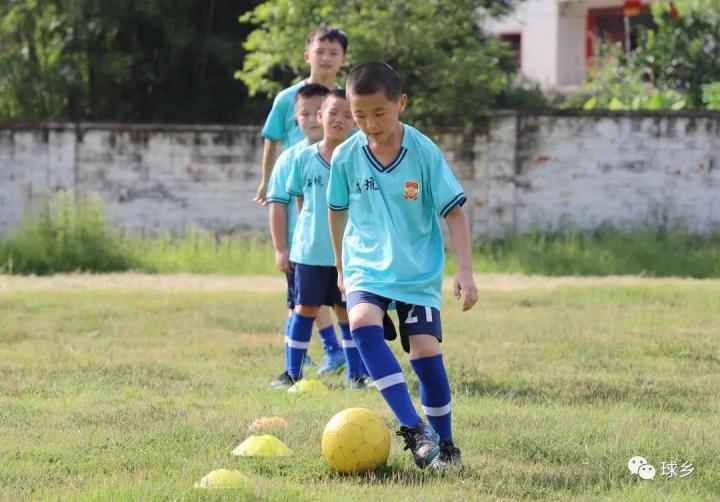 梅县区播撒绿茵梦想让更多乡村孩子快乐足球