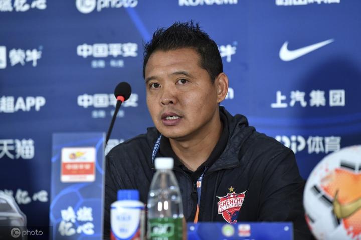 张效瑞:两个丢球是因队员自己失误,雨天给防守带来很大困难